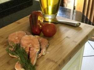 salmón al vapor con pimientos