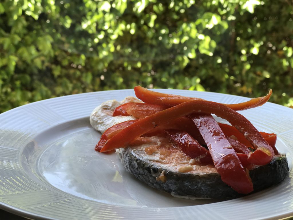 salmón al vapor con pimientos