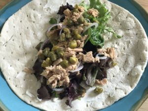 wrap sin gluten de atún y alcaparras