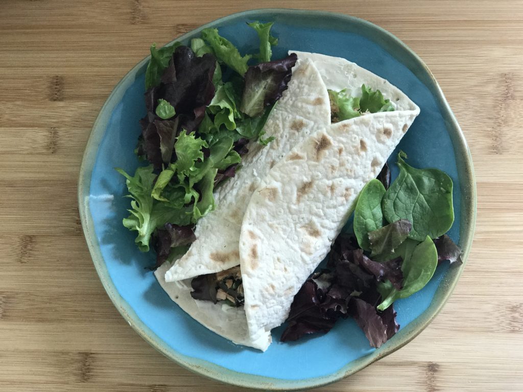 wrap sin glúten de atún y alcaparras