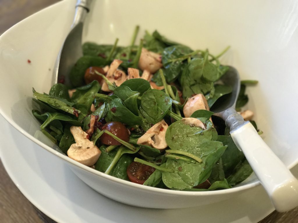 ENSALADA DE ESPINACAS CHAMPIÑONES Y VINAGRETA DE FRAMBUESA